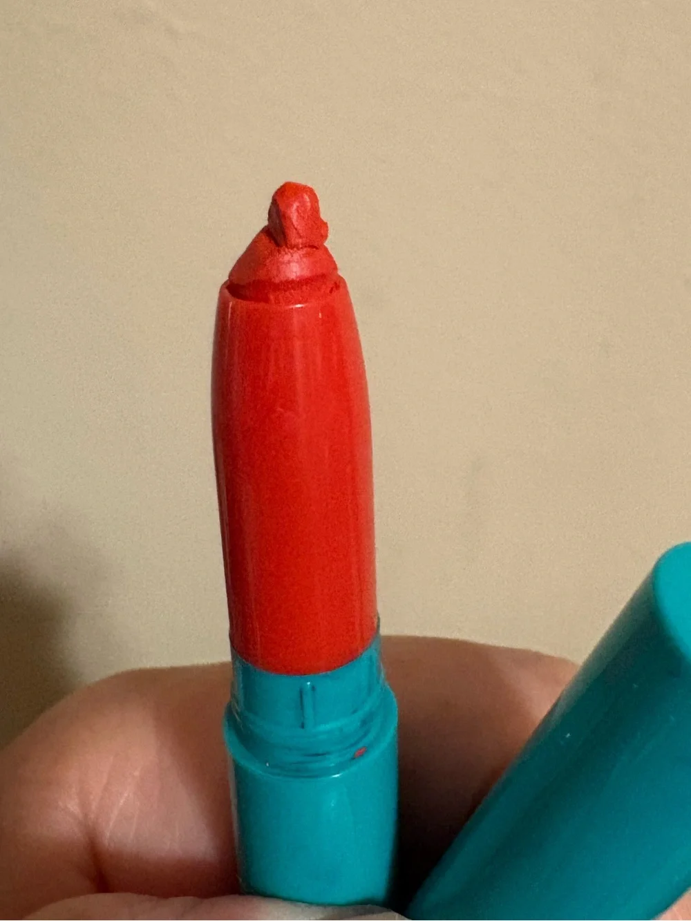 Thrive Causemetics Lip Crayon Lara Brand New The tip of the lipstick is damaged.